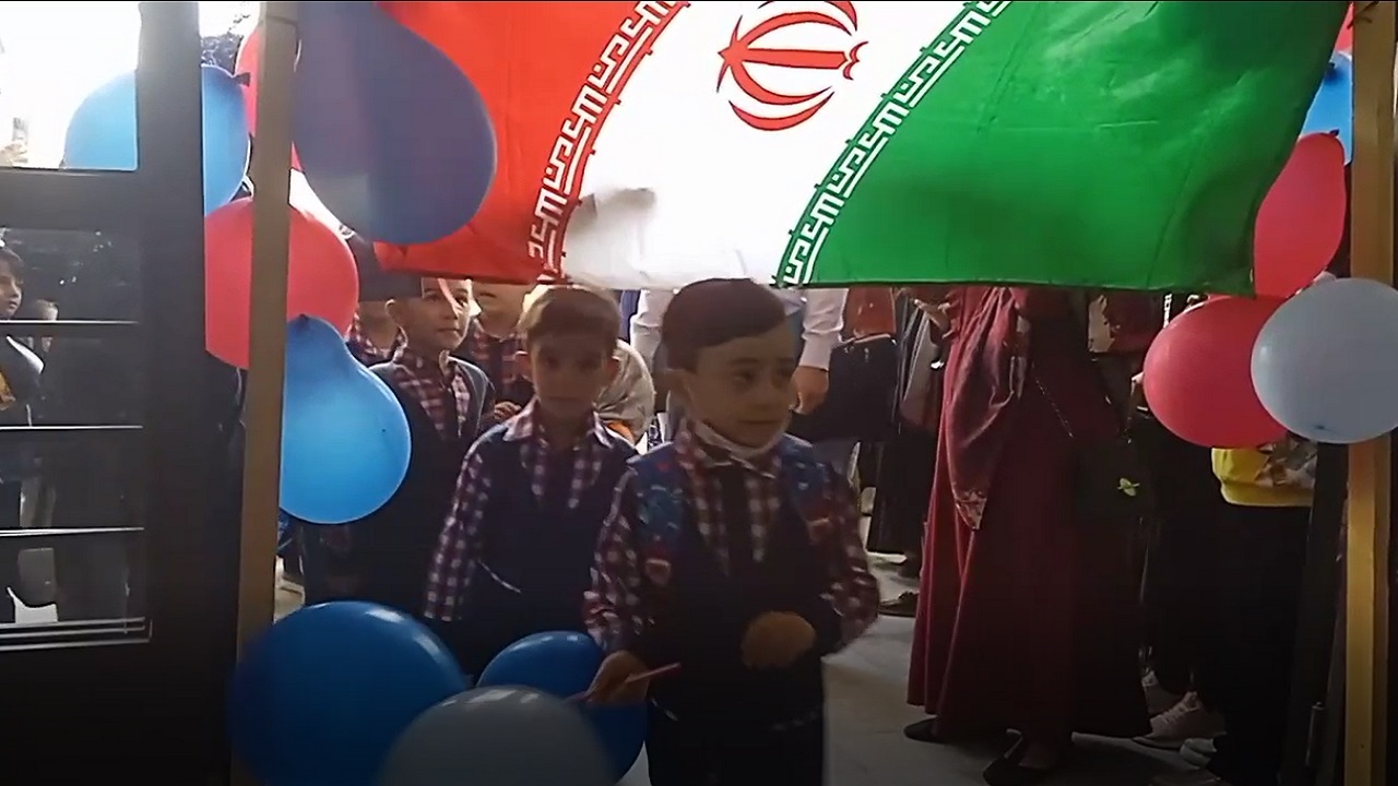 گوشه‌هایی از مراسم جشن شکوفه‌ها در مدارس فولادشهر