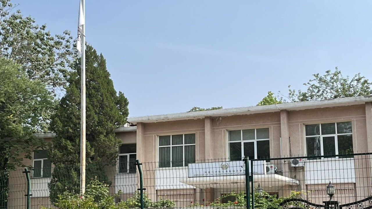 اهتزاز پرچم طالبان در چین