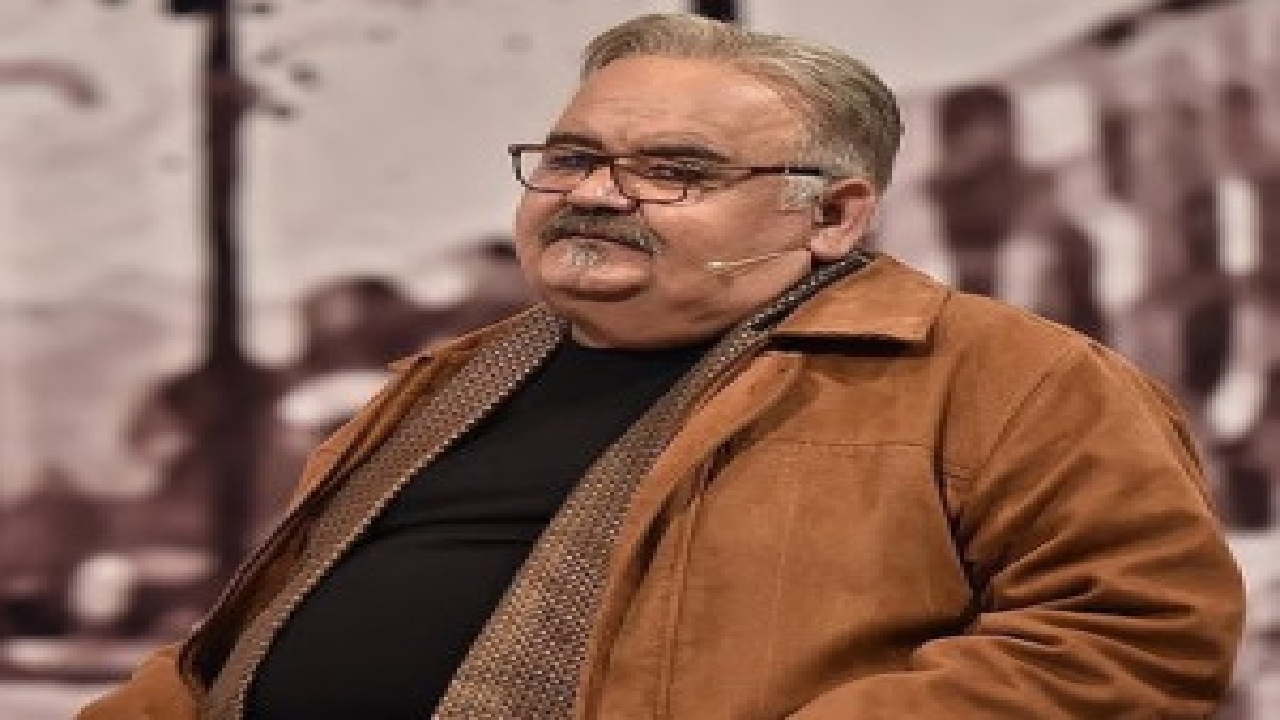 مرور عدد محور کارنامه اکبر عبدی به‌مناسبت سالروز تولد این هنرمند
