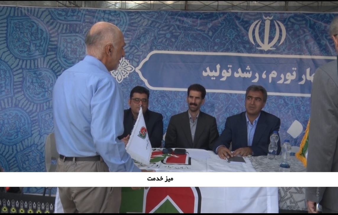 مسئولان البرز به مناسبت هفته دولت میز خدمت برپا کردند