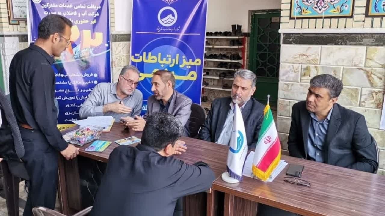 مدیرعامل آبفای یزد پای صحبت مشترکین مهردشت ابرکوه نشست