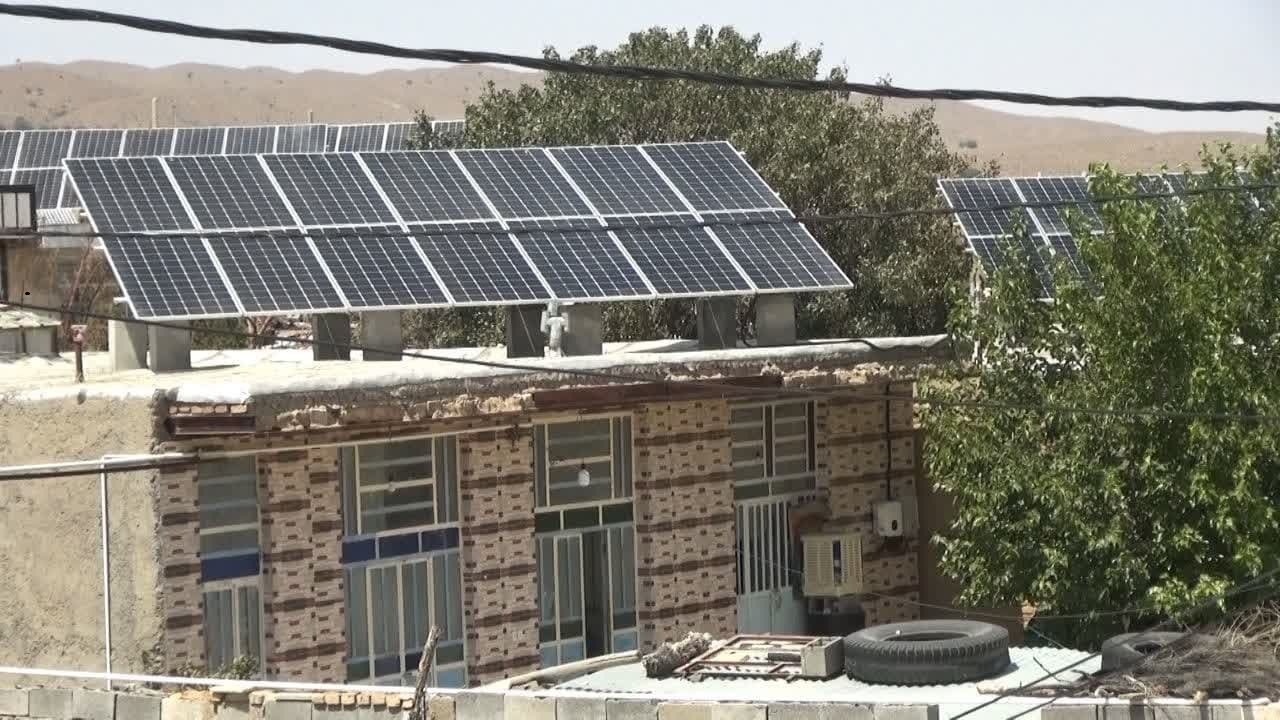 راه اندازی نیروگاه‌های پنل خورشیدی در مناطق روستایی شهرستان خاتم