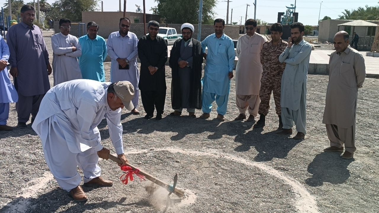 کلنگ ساخت سه طرح عمرانی در بخش جلگه چاهاشم دلگان به زمین زده شد