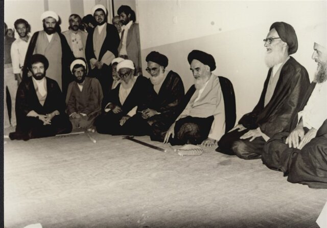امام خمینی در جمع مراجع و علمای شیعه