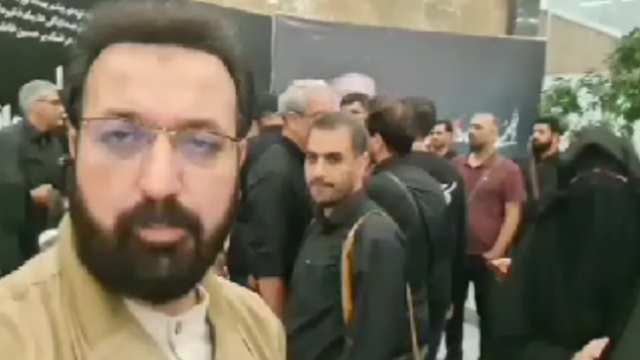 گلایه زائران از تاخیر ۸ ساعته هواپیمایی آتا + فیلم