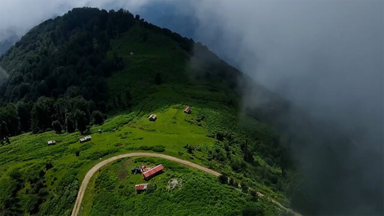روستایی زیبا در دل ابر‌ها + فیلم
