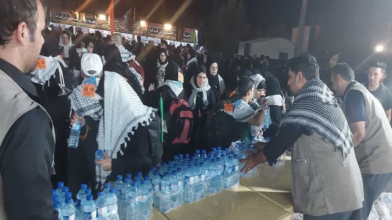 ارسال ۸۰ هزار آب بسته بندی شده به موکب شرکت مدیریت منابع آب ایران