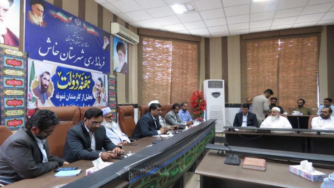 تجلیل از کارکنان نمونه شهرستان خاش