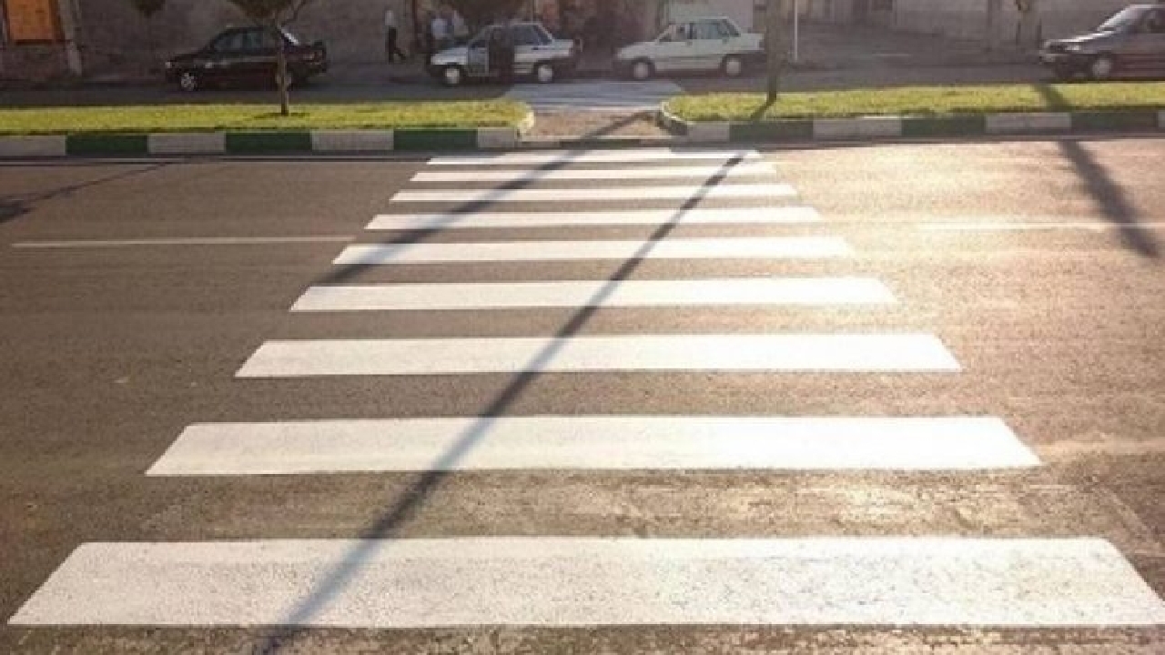 اجرای خط کشی هزار و ۴۰۰ متر مربع از معابر در آستانه بازگشایی مدارس