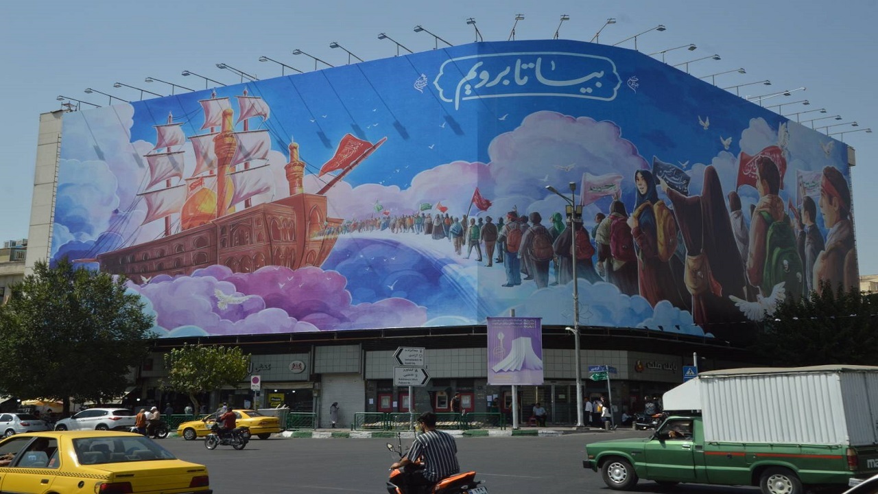 نمایی از دیوارنگاره‌های میادین انقلاب و ولیعصر در آستانه اربعین + تصاویر