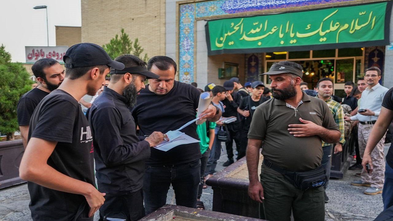 گردهمایی بزرگ گروه‌های سرود ایرانی در کربلا و اجرای قطعه «حبیبی شکرا»