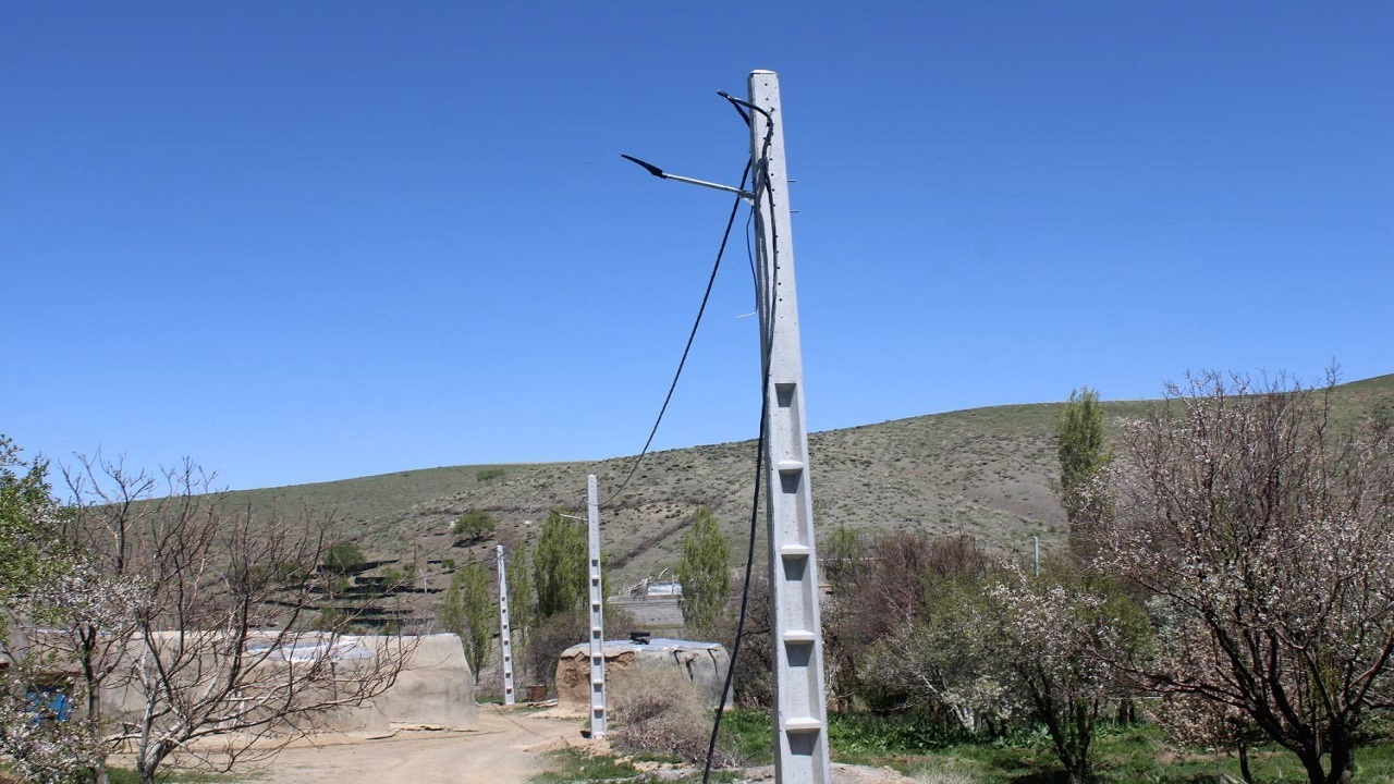 روستای نعمت آباد علیا در شهرستان بیجار به شبکه سراسری برق متصل شد