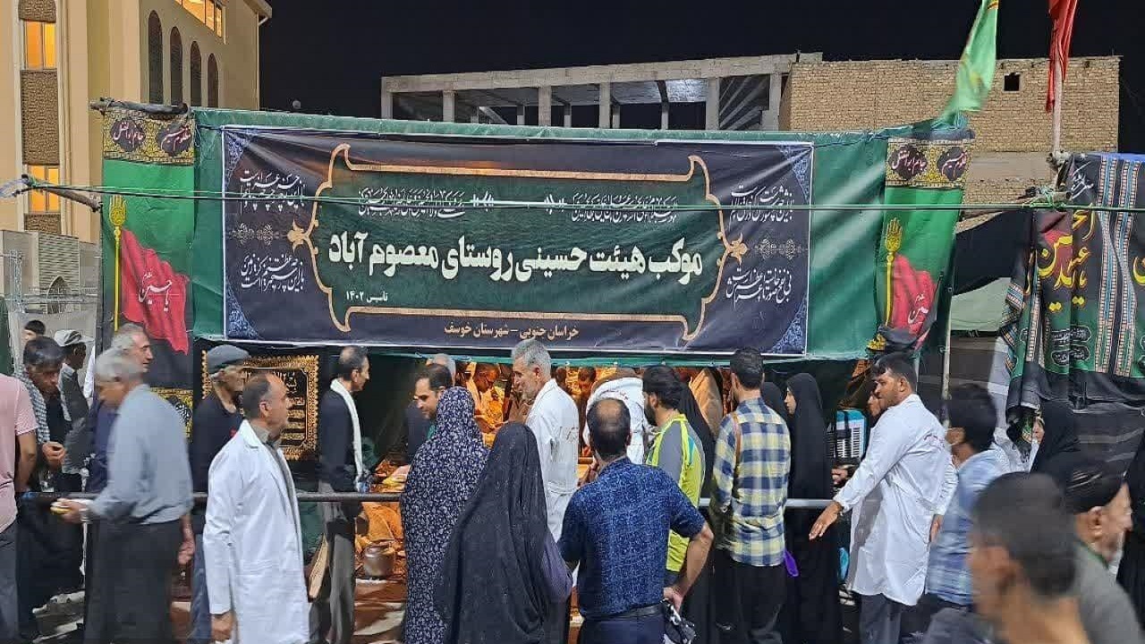 خدمت رسانی اهالی یک روستا از زائران اربعین حسینی در کاظمین