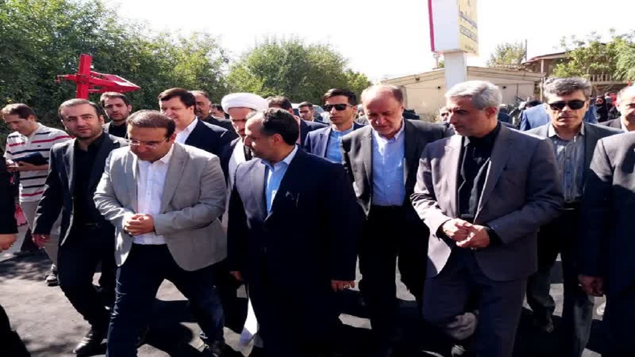 وزیر اقتصاد از چند شرکت تولیدی در همدان بازدید کرد