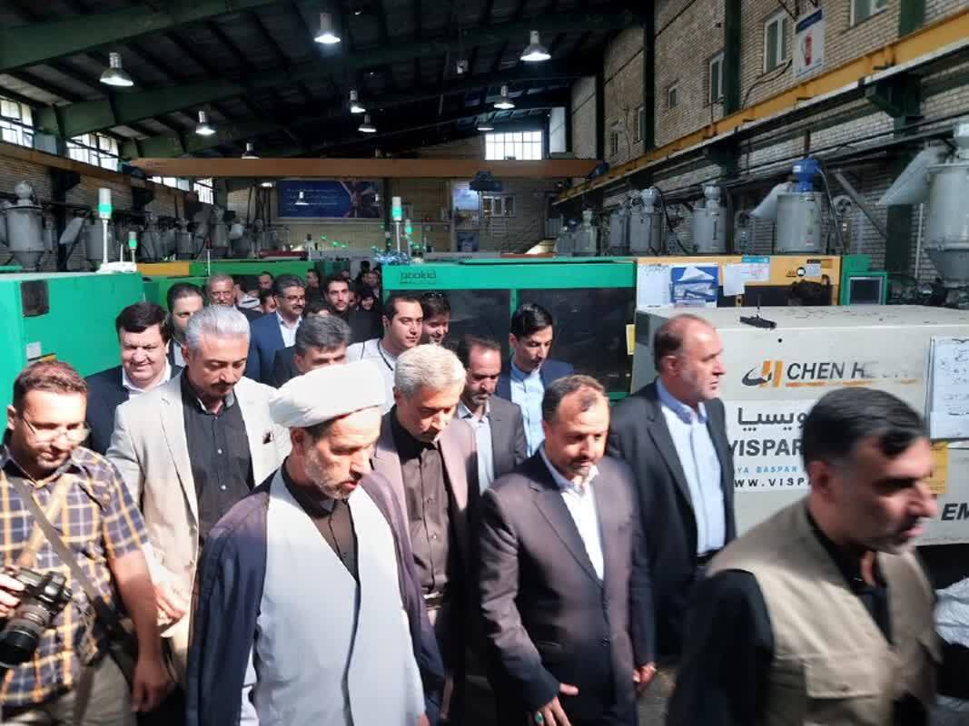 از چند شرکت تولیدی در همدان بازدید کرد