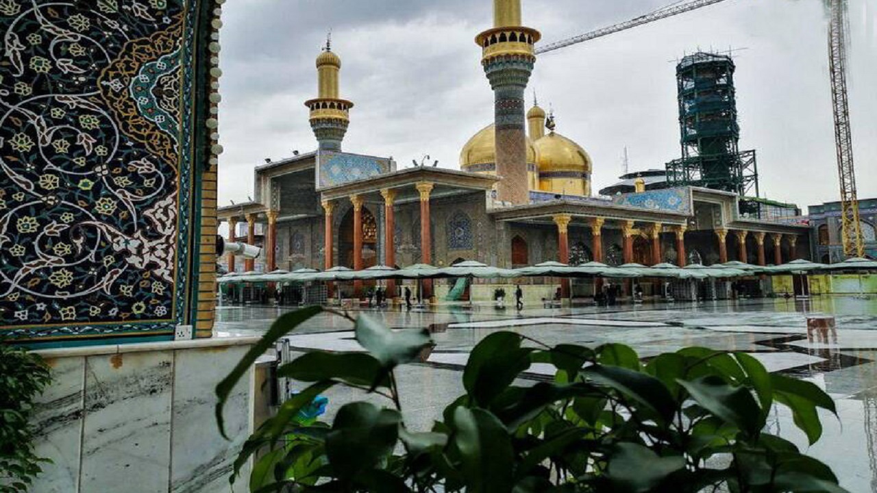 فیلمی از اجتماع پرشور زائران اربعین در حرم عسکریین (ع)