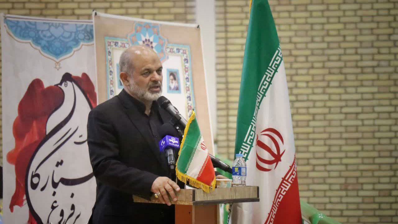 دولت سیزدهم عملکرد خود را به مسائل خارجی گره نزد