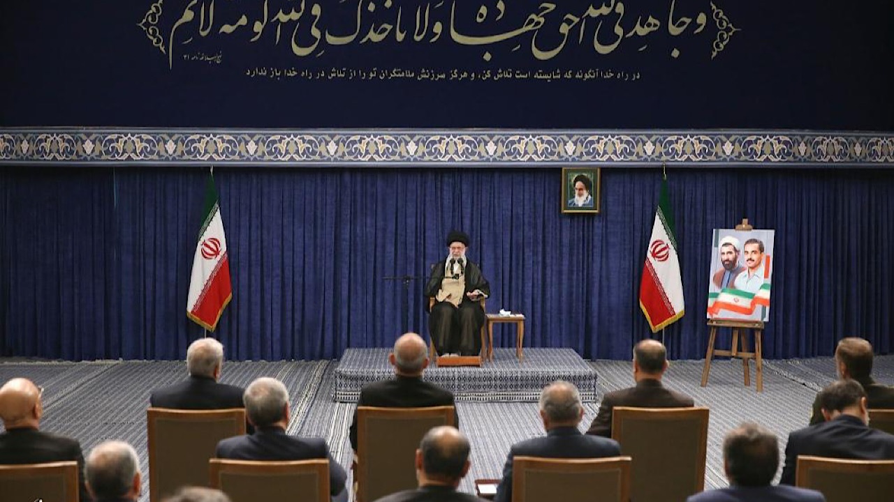 نگاه پدرانه رهبری در تمجید از عملکرد دولت قوتی مضاعف برای ادامه کار است