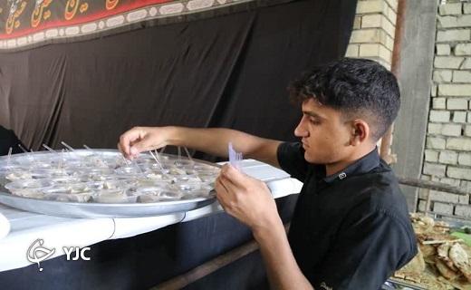 میزبانی موکب انصارالحسین (ع) شهر مهردشت ابرکوه از زائران در کربلا+عکس و فیلم