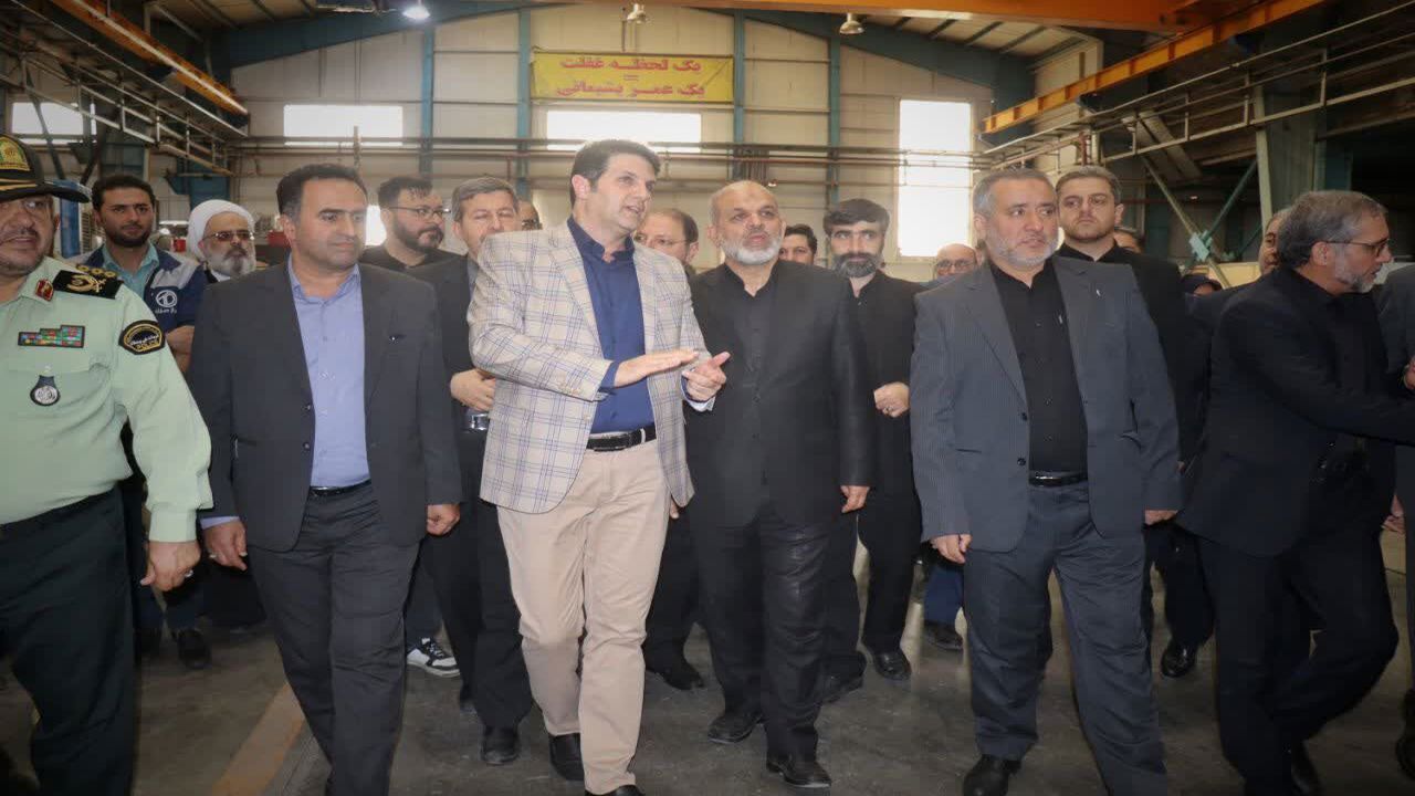 وزیر کشور از واحدهای خودروسازی در سمنان بازدید کرد