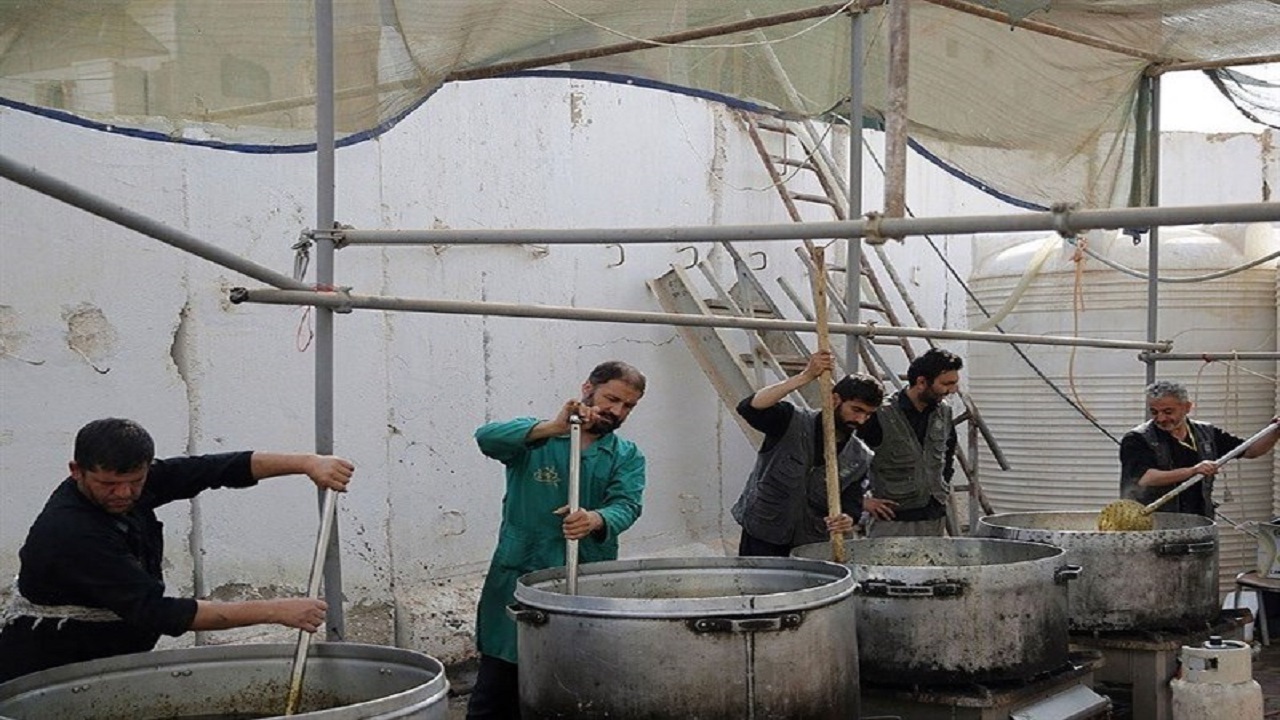 پذیرایی مهریزی ها از زائران در مسیر کربلا