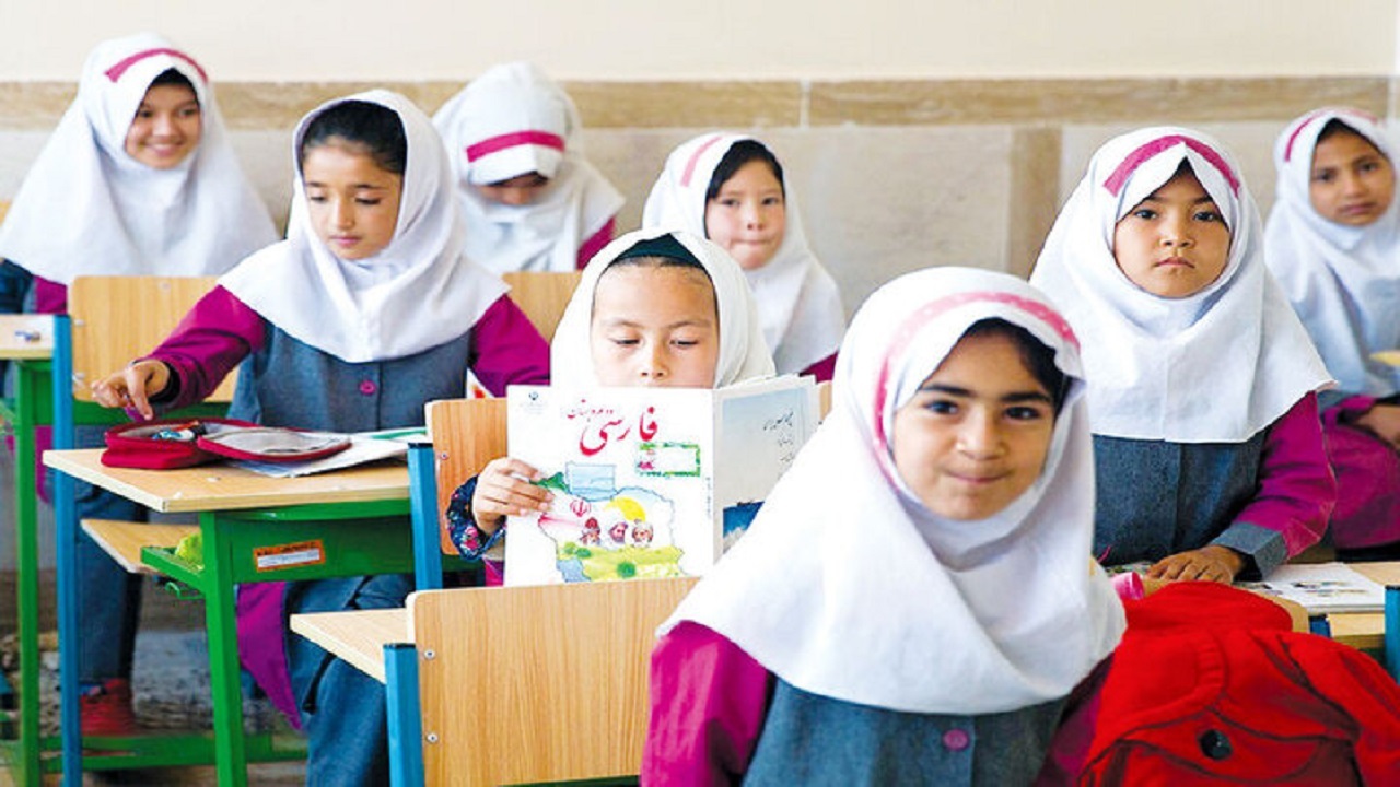 مدارس کانون اصلی تولید علم و آگاهی است/ تحصیل ۶۰۰ هزار دانش‌آموز اتباع در مدارس ایرانی