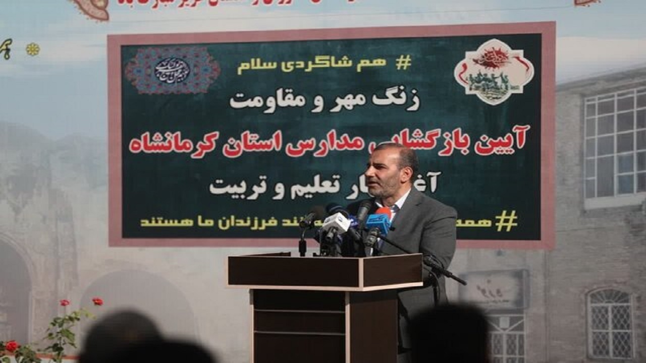 مردمی که علم و دانش نداشته باشند، قدرت هم نخواهند داشت