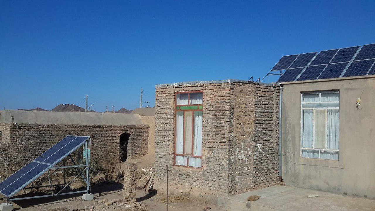 توزیع ۳۰۰ دستگاه پنل خورشیدی بین عشایر خراسان جنوبی