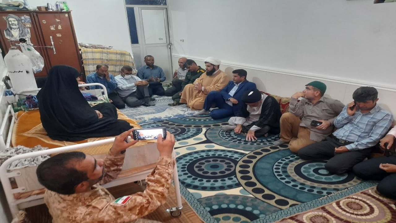 دیدار با خانواده شهیدان عباس نصیری و حسن ظریف در شهر کاکی + تصاویر