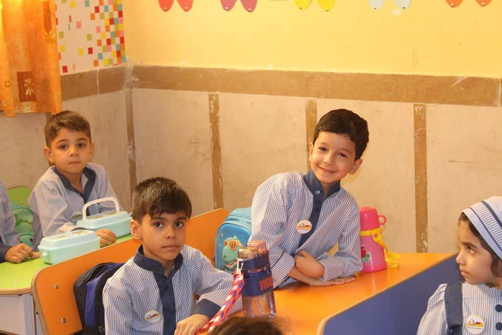 دانش آموزان مدارس در لارستان