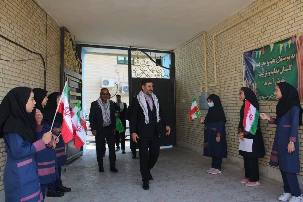 زنگ مهر و مقاومت در مدارس لارستان