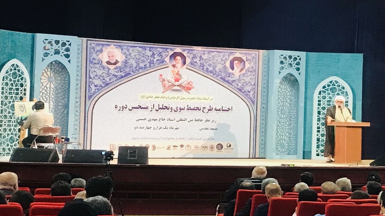 هنوز تا رسیدن به جامعه قرآنی فاصله زیاد است