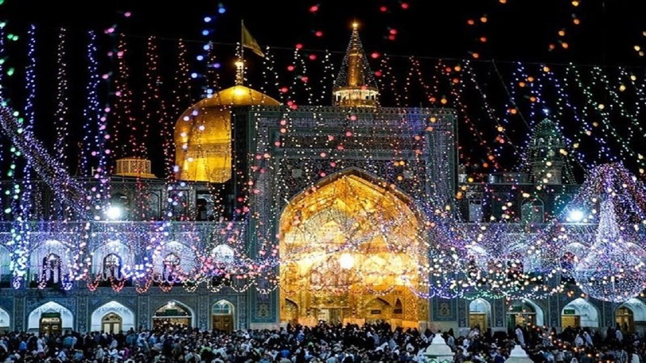 چراغانی حرم با ۱۱ هزار متر ریسه رنگی