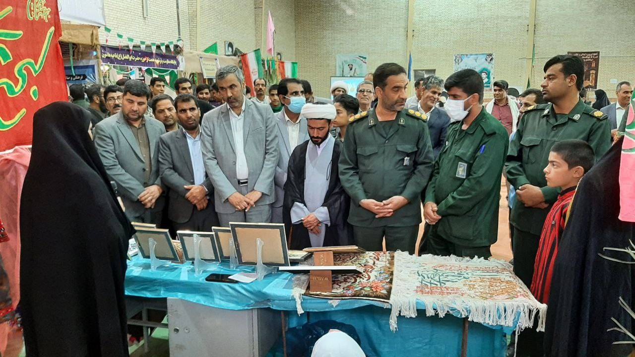 افتتاح نمایشگاه در هفته دفاع مقدس