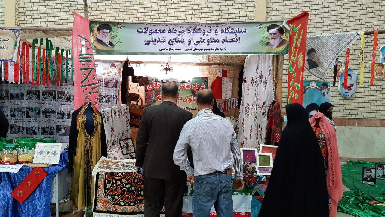افتتاح نمایشگاه توسط پایگاه مقاونت بسیج