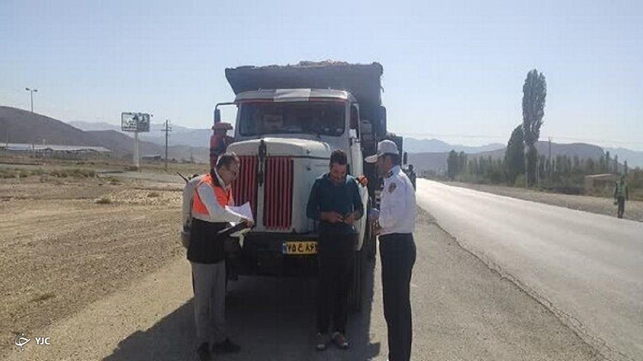 شناسایی ۲ هزار و ۷۴۸ تخلف اضافه تناژ در جاده‌های آذربایجان‌غربی