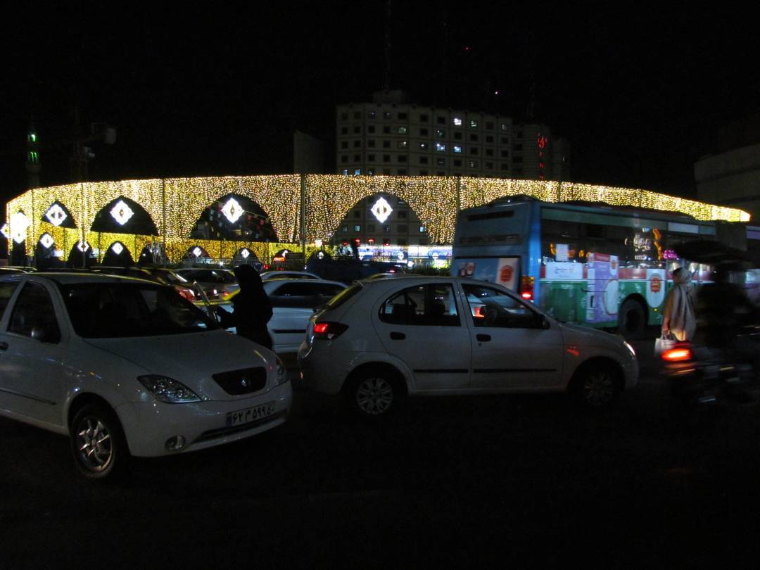 آذین بندی کردن شهرتهران به مناسبت حضرت محمد (ص) و امام جعفرصادق (ع)
