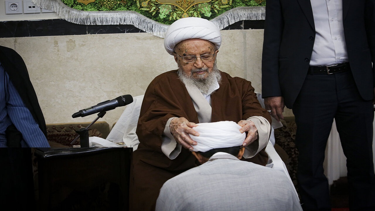 مراسم عمامه گذاری جمعی از طلاب در قم برگزار شد