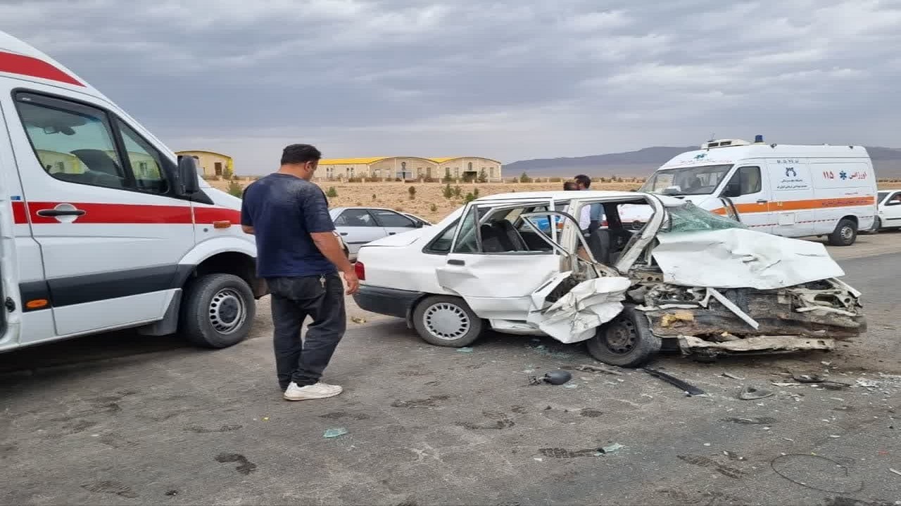 حادثه تصادف در جاده دستجرد / بالگرد اورژانس قم به پرواز درآمد