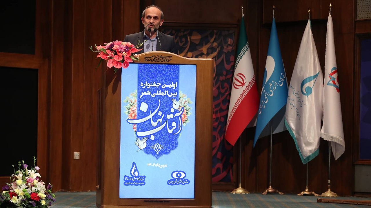 لزوم بهره مندی هنرمندانه از شعر برای تبیین افتخارات ملی