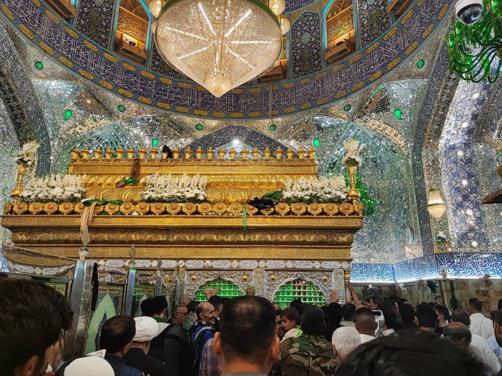 زائران در حرم