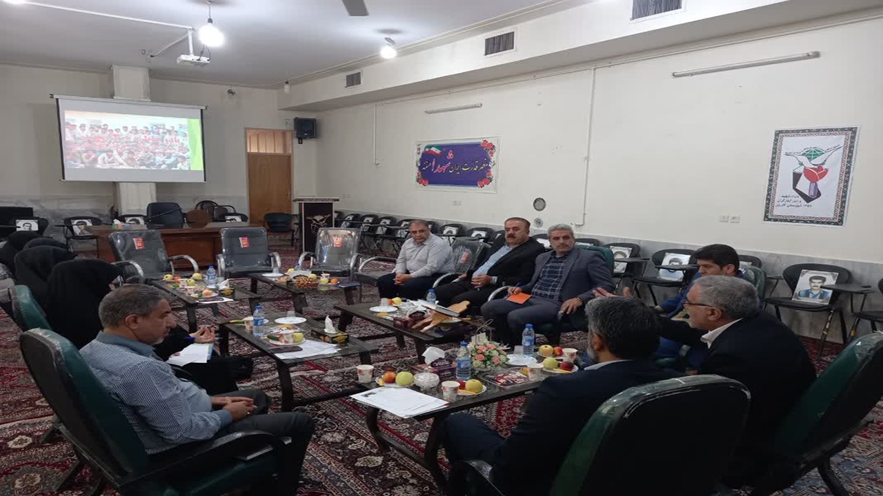 مسائل مربوط به دفاع مقدس و شهدا در مدارس شاهد تدریس شود