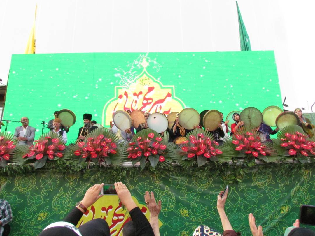 قابی خاطره انگیز از لحظه ناب عاشقی در جشن روز ۱۷ ربیع الاول