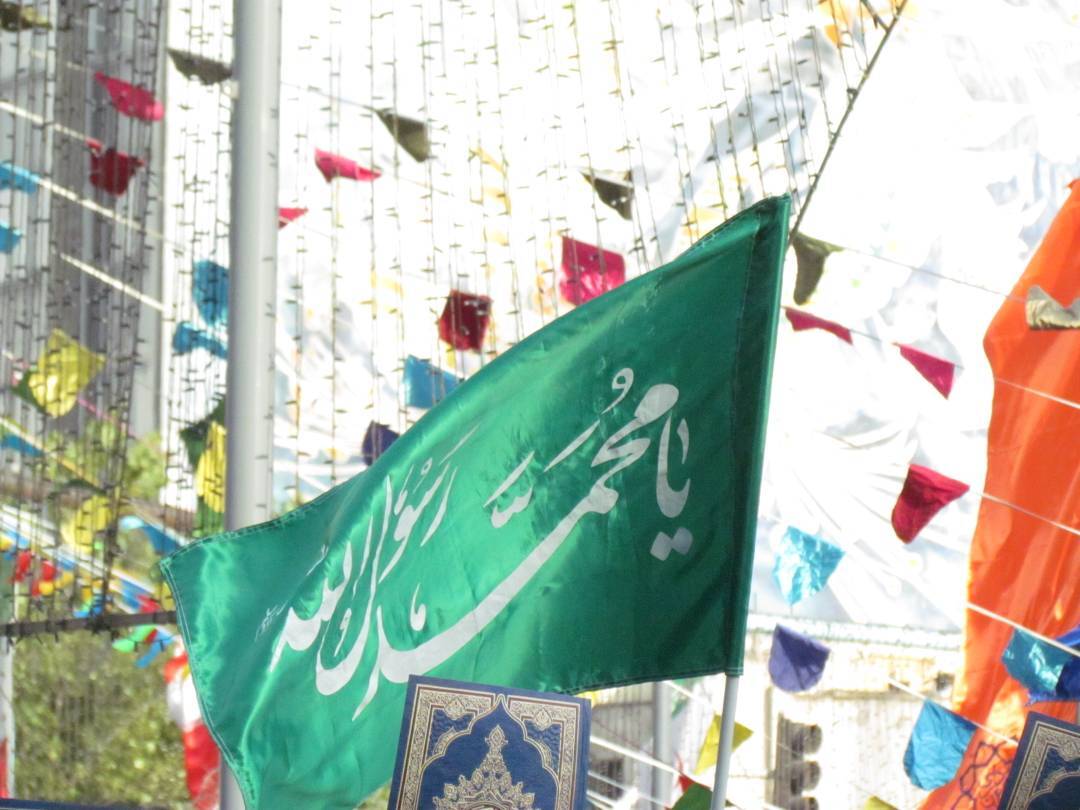 قابی خاطره انگیز از لحظه ناب عاشقی در جشن روز ۱۷ ربیع الاول