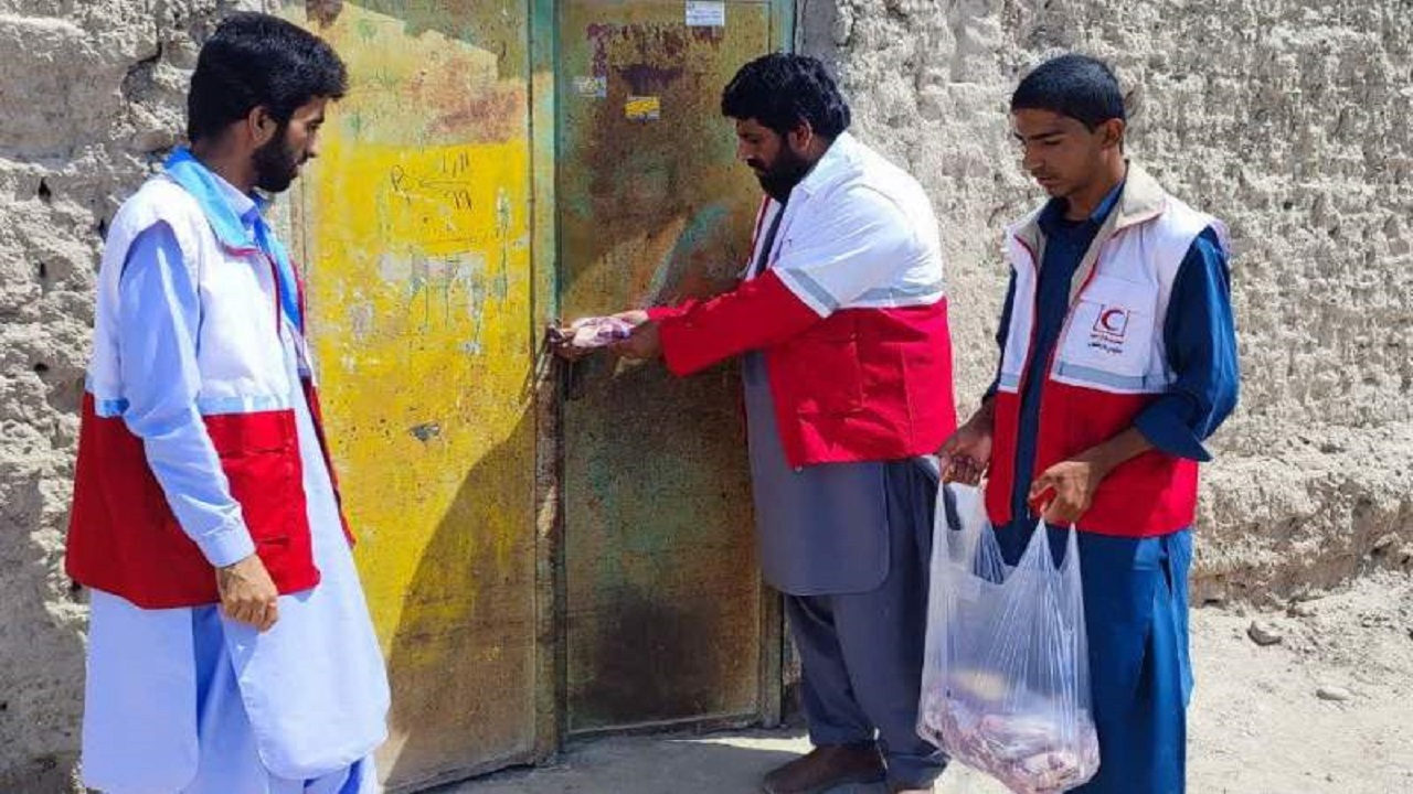 توزیع ۷۰ کیلو گوشت گرم بین نیازمندان مناطق کم برخوردار ایرانشهری