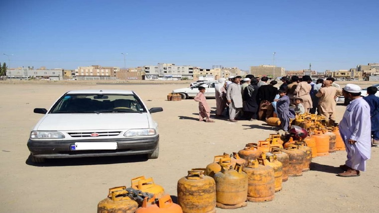 مشکل تامین کپسول گاز مایع در مهرستان از لنز دوربین شهروند خبرنگار