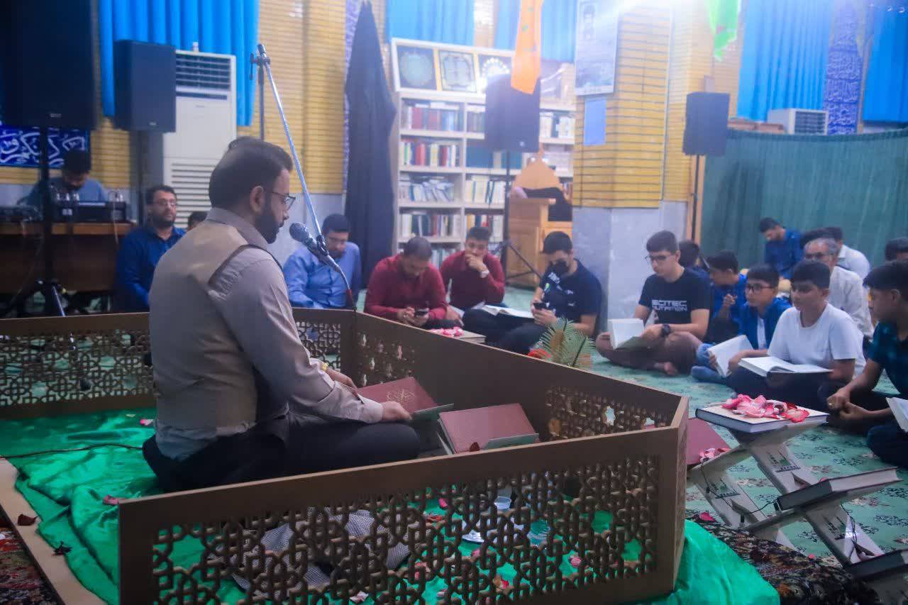 کرسی تلاوت قرآن