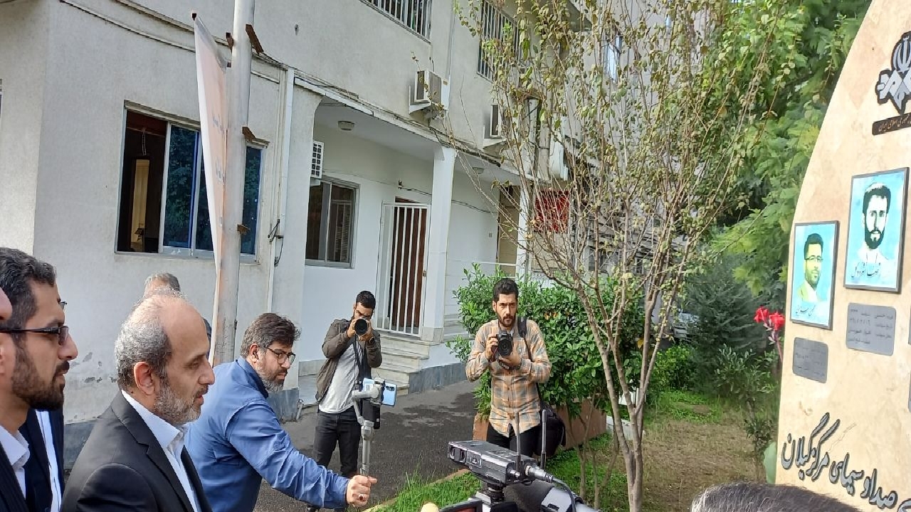 ادای احترام رئیس رسانه ملی به یادمان شهدای صدا و سیمای گیلان