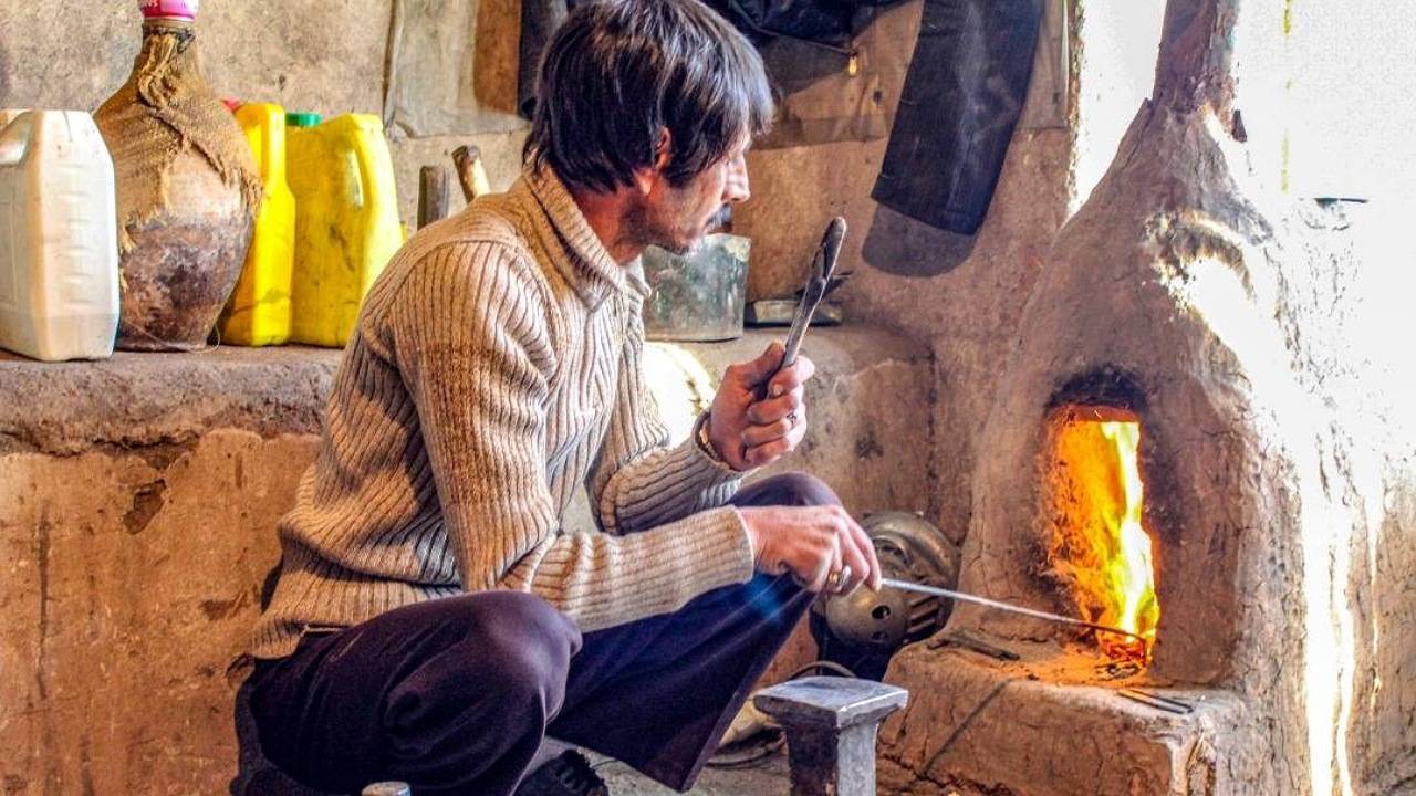 معرفی ۲۴ هنرمند صنایع‌دستی راین برای دریافت تسهیلات به بانک