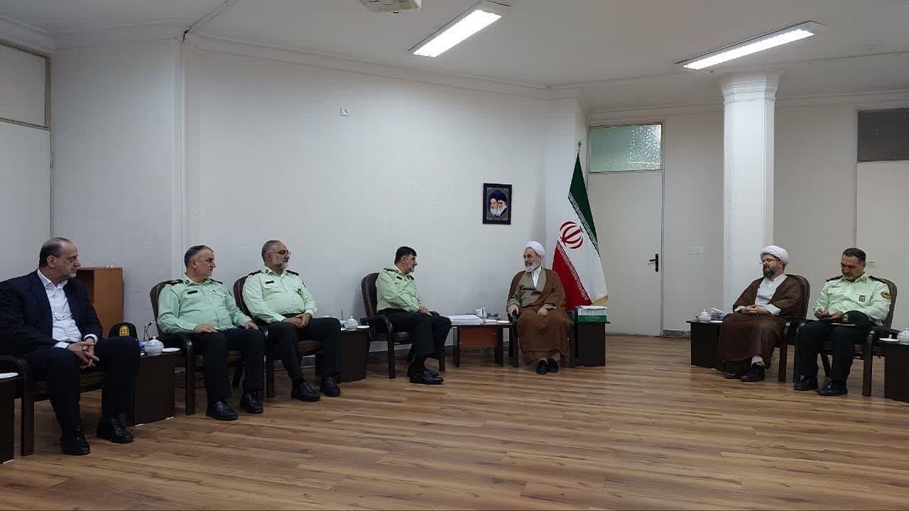 نیروی انتظامی اخلاق‌مداری را با اقتدار درآمیخته‌است